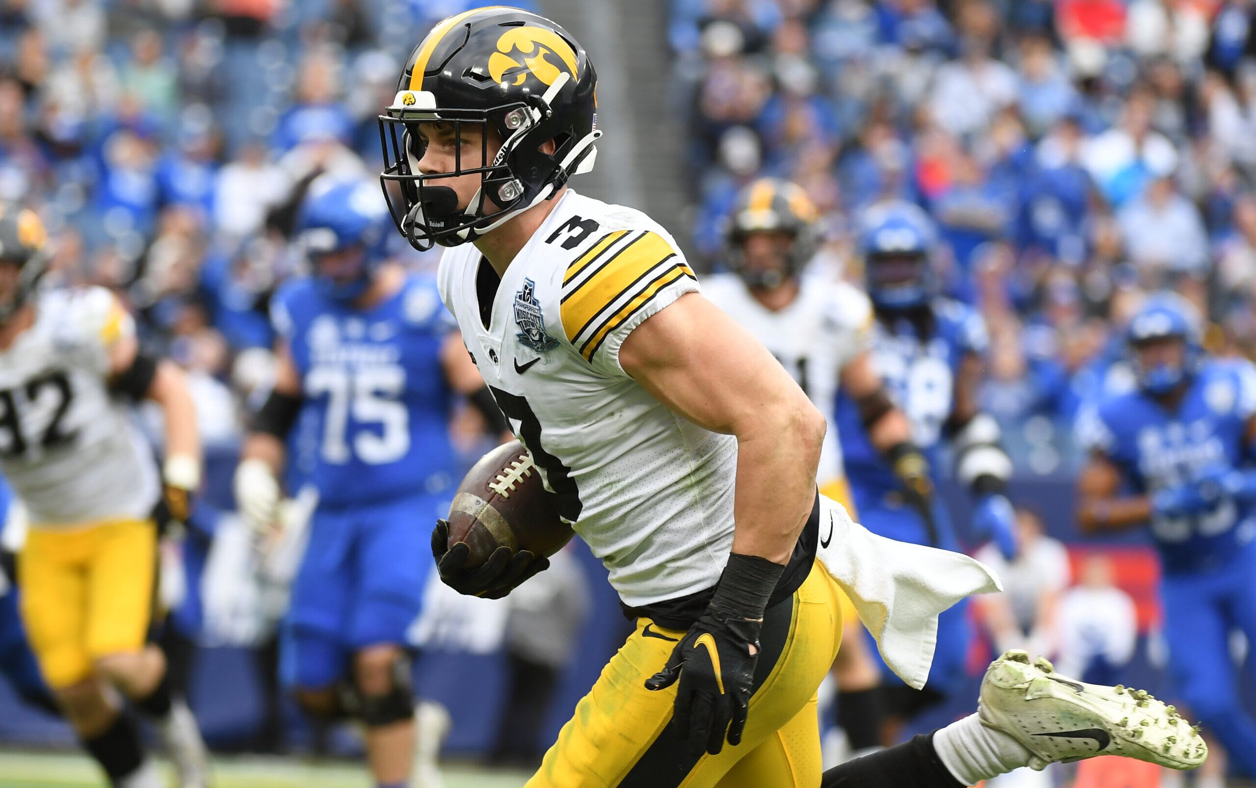 NCAA Football: Music City Bowl-Iowa at Kentucky