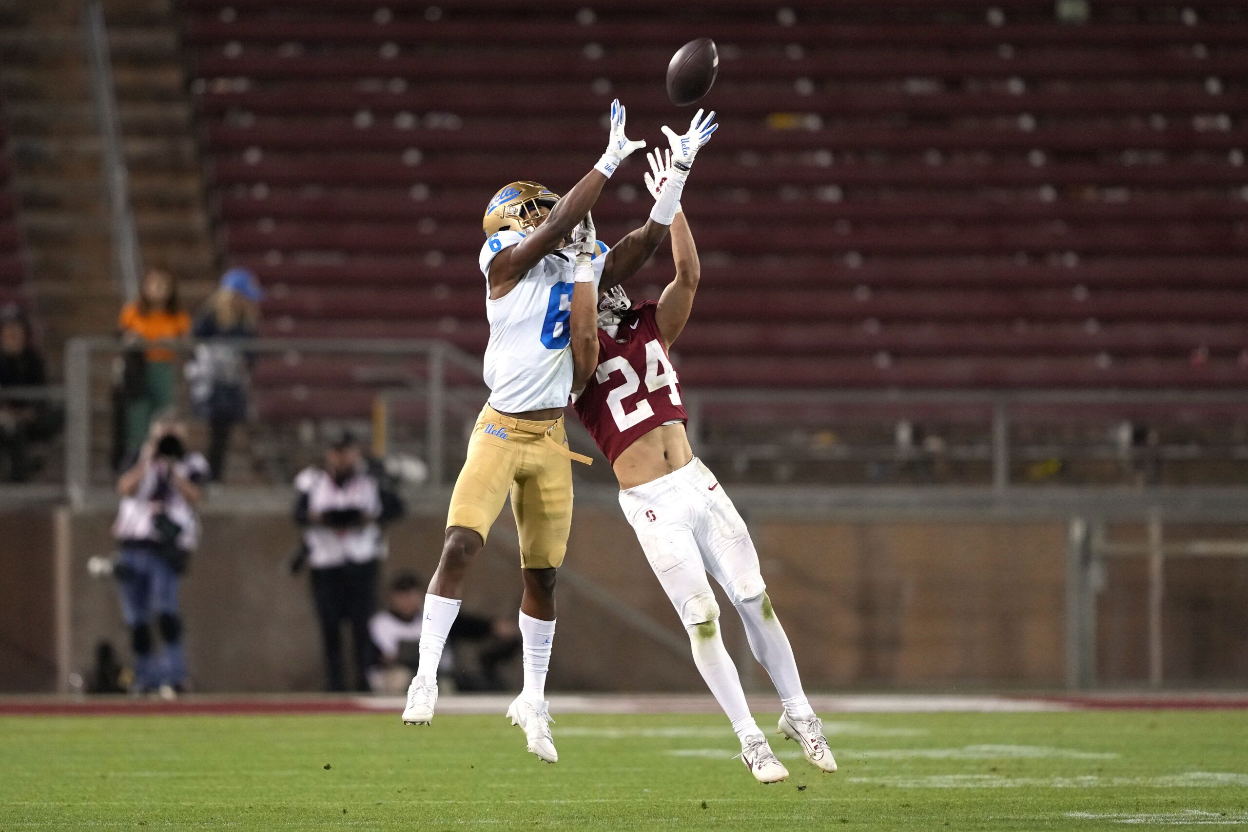 UCLA Transfer On Decision To Join USC Football, Lynn: 'I Love His Defense' 3 NCAA Football: UCLA at Stanford