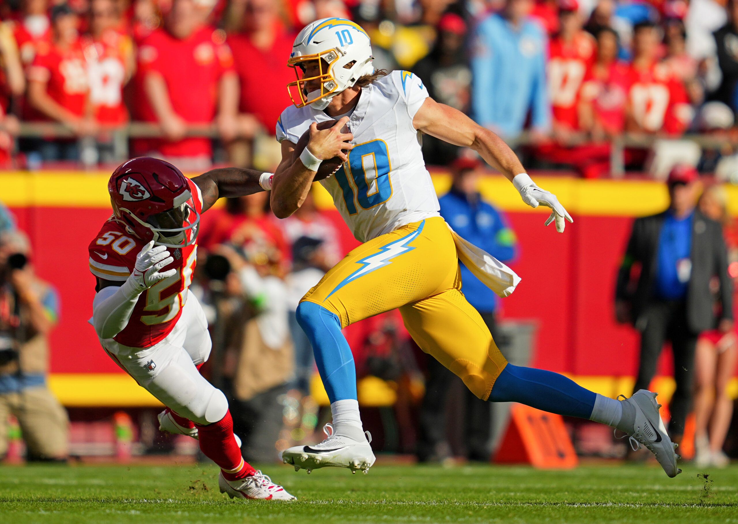 From Last to First? Ex-NFL QB Believes Los Angeles Chargers Can Topple Chiefs in AFC West 3 NFL: Los Angeles Chargers at Kansas City Chiefs