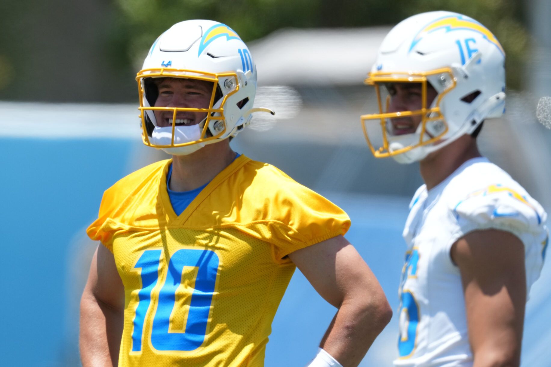 Harbaugh Praises Justin Herbert's Athleticism: 'He Could Play Tight End or Edge Rusher For Chargers' 4 NFL: Justin Herbert: Los Angeles Chargers OTA