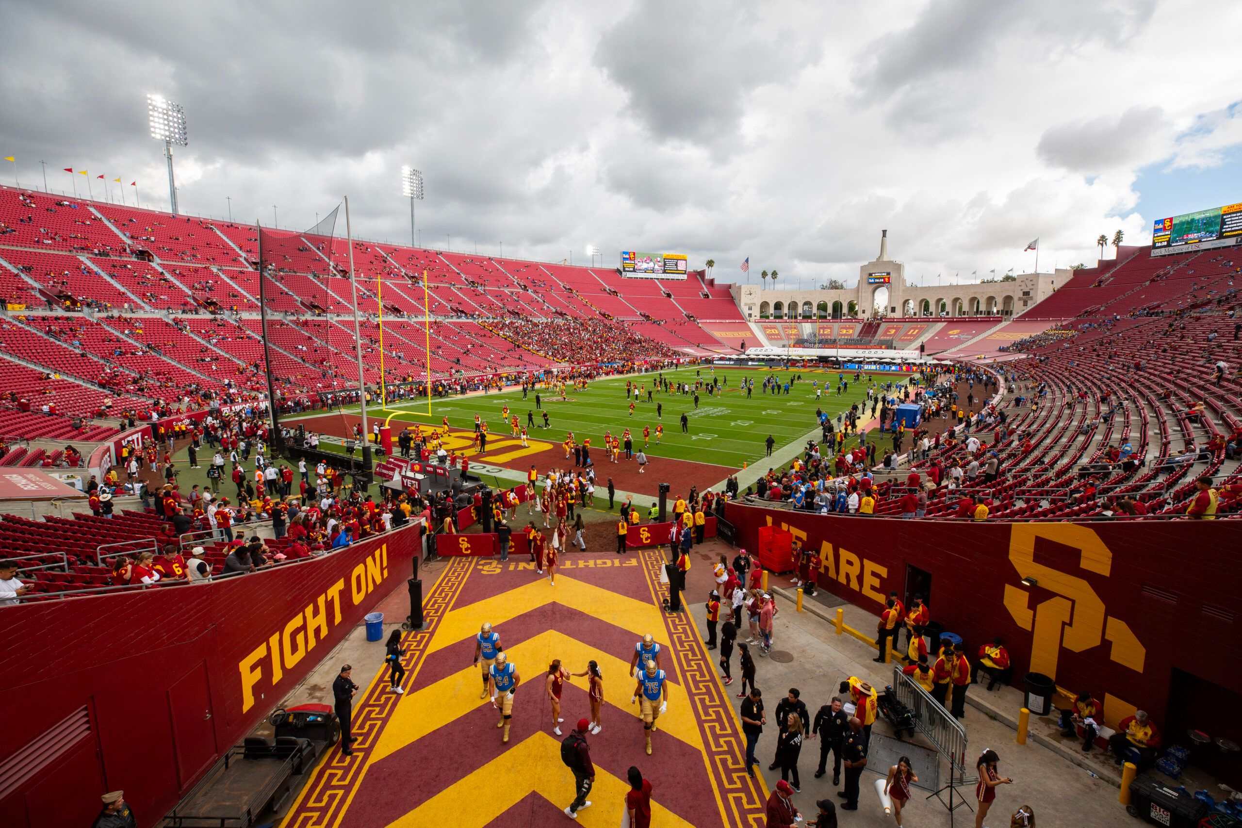 Los Angeles Memorial Coliseum | USC Trojans | USC Football | Julian Lewis