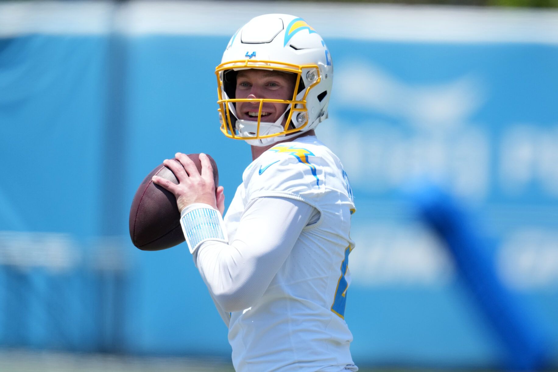 Los Angeles Chargers News Delivers Gutwrenching Justin Herbert Injury 2 Los Angeles Chargers