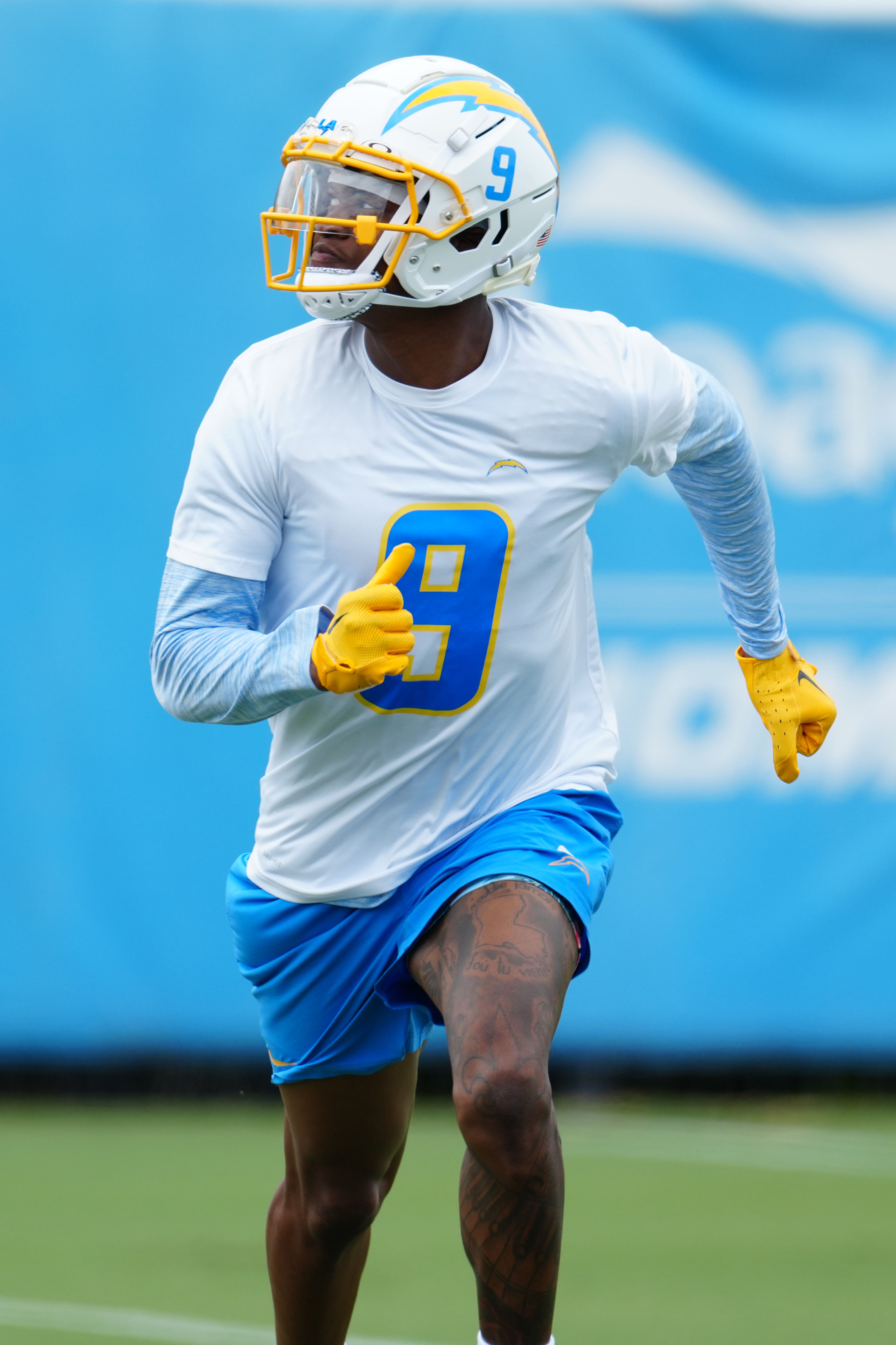 Chargers' Passing Game Dealt Uncertain Hand: Key WR Out for Week 1 3 NFL: Los Angeles Chargers-OTA