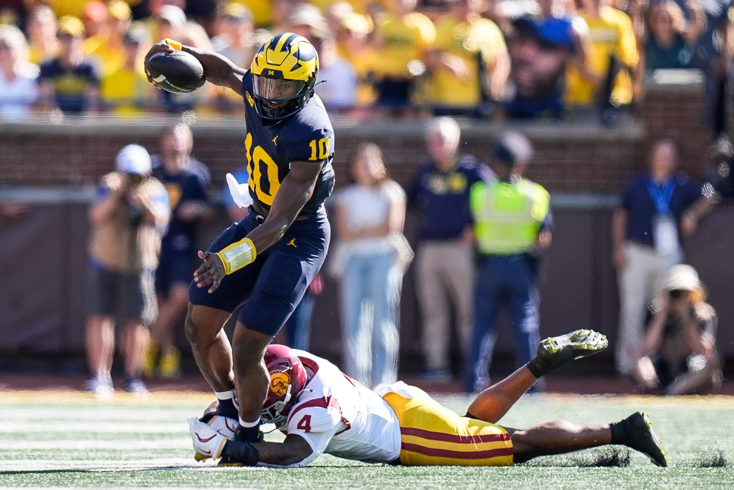 Syndication: Detroit Free Press | USC Football Linebacker Easton Mascarenas-Arnold
