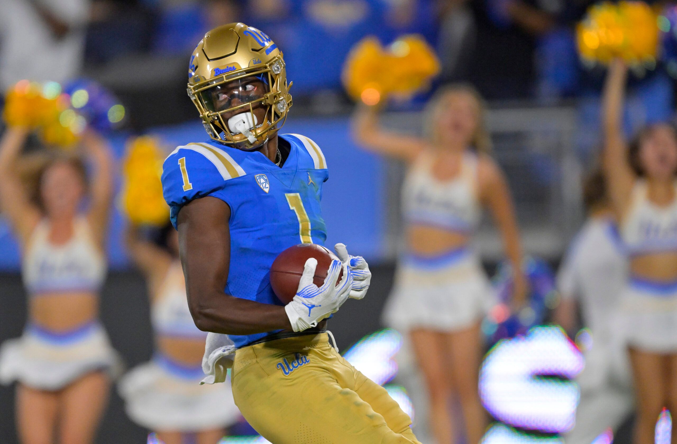 NCAA Football: Coastal Carolina at UCLA Bruins