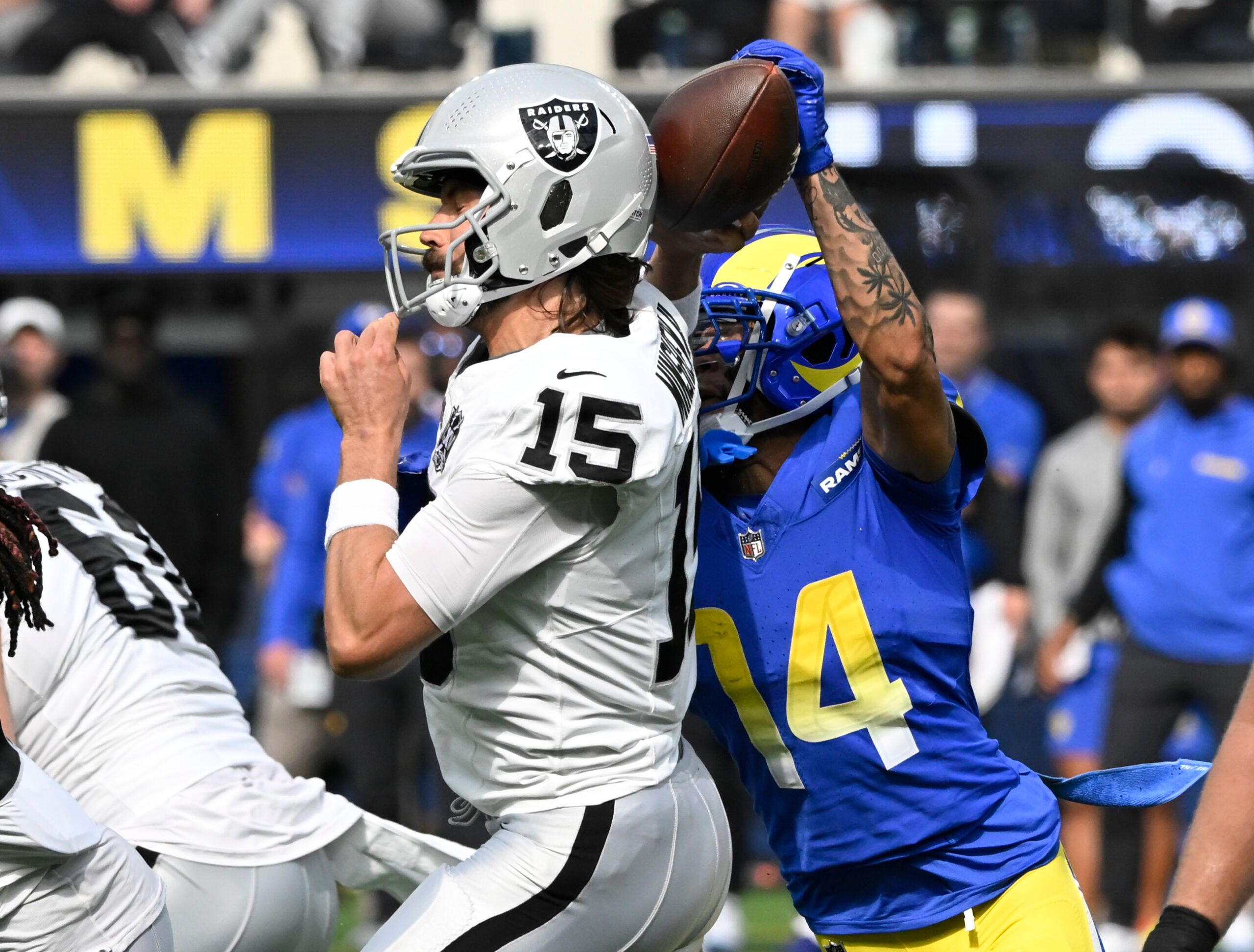 Rams Defensive Star Questionable To Return Vs. Raiders 3 NFL: Las Vegas Raiders at Los Angeles Rams