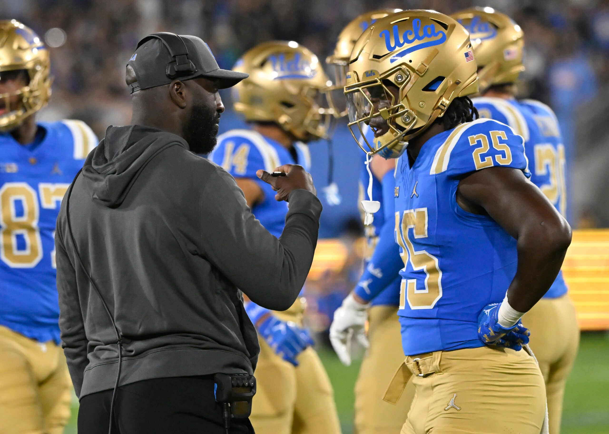 DeShaun Foster Blasts UCLA Bruins Offense 5 NCAA Football: Oregon at UCLA Bruins