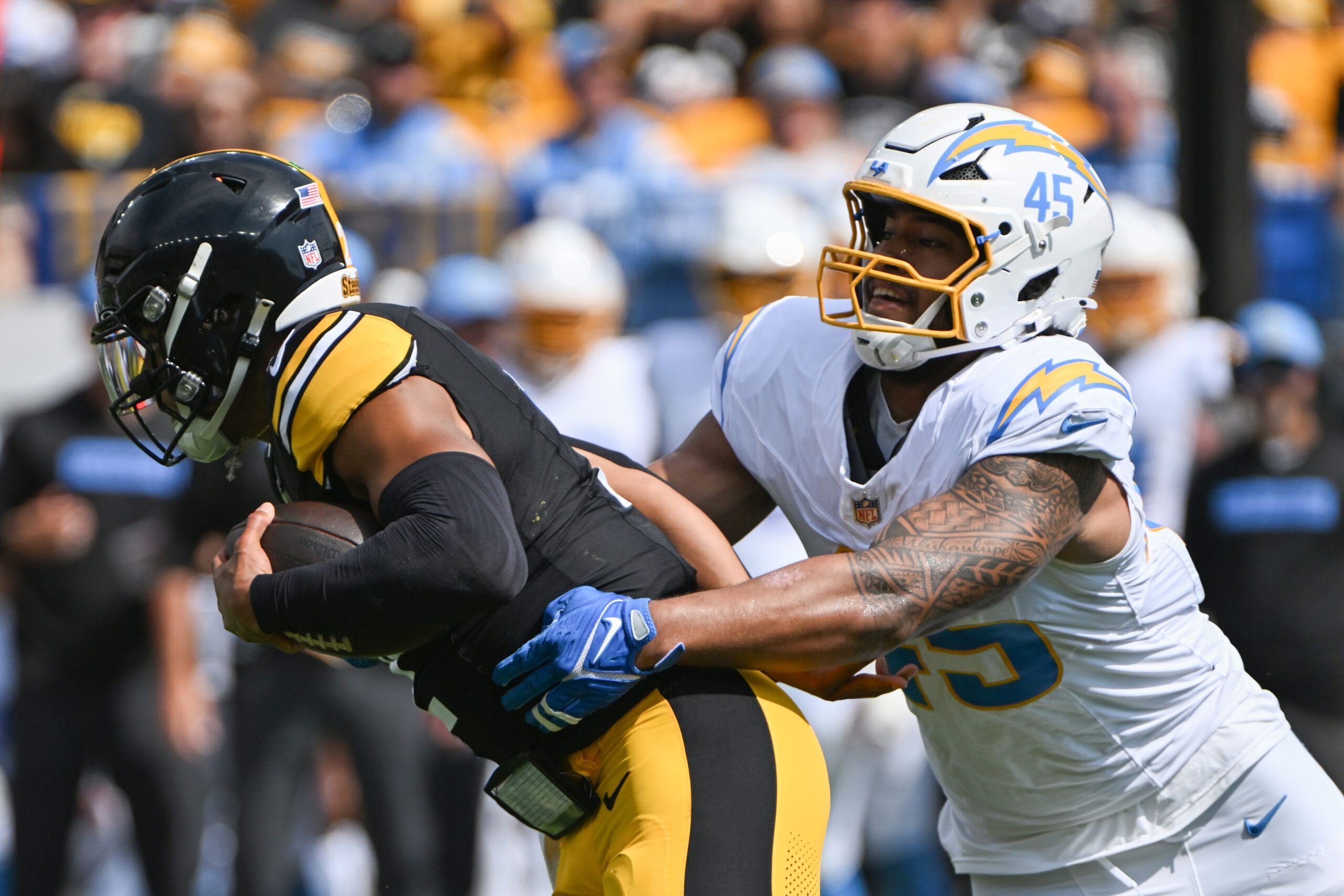 Young Chargers Fills Big Void On Defense 3 NFL: Los Angeles Chargers at Pittsburgh Steelers