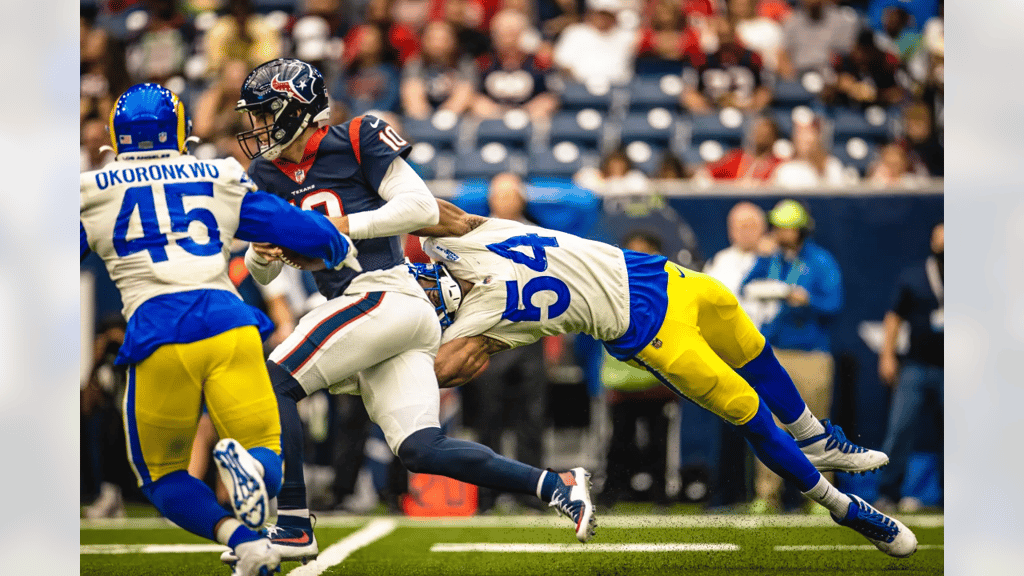 Rams Edge Rusher Leonard Floyd Reaches For a Sack Photo Credit: Brevin Townsell | LA Rams