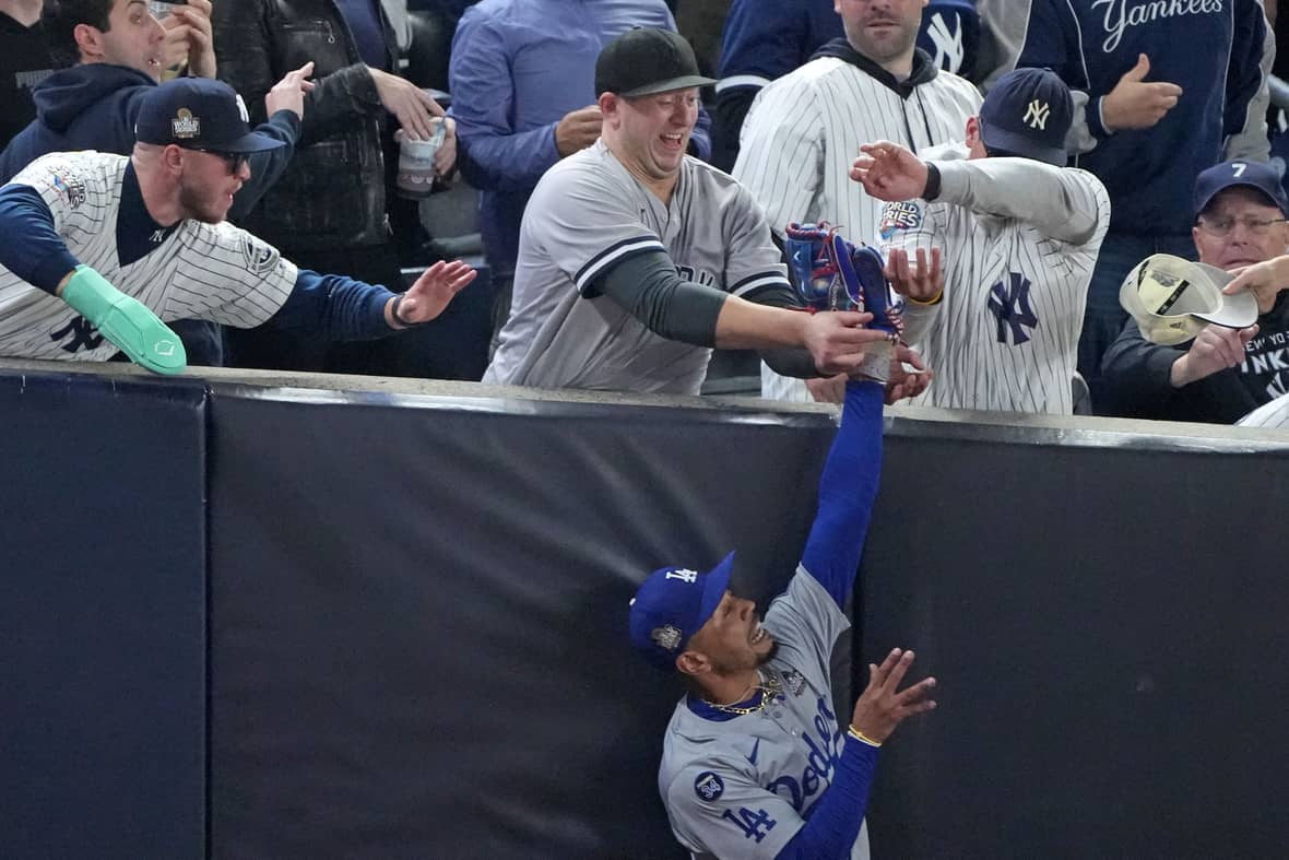Yankees Fan Does The Most New York Thing Possible During World Series