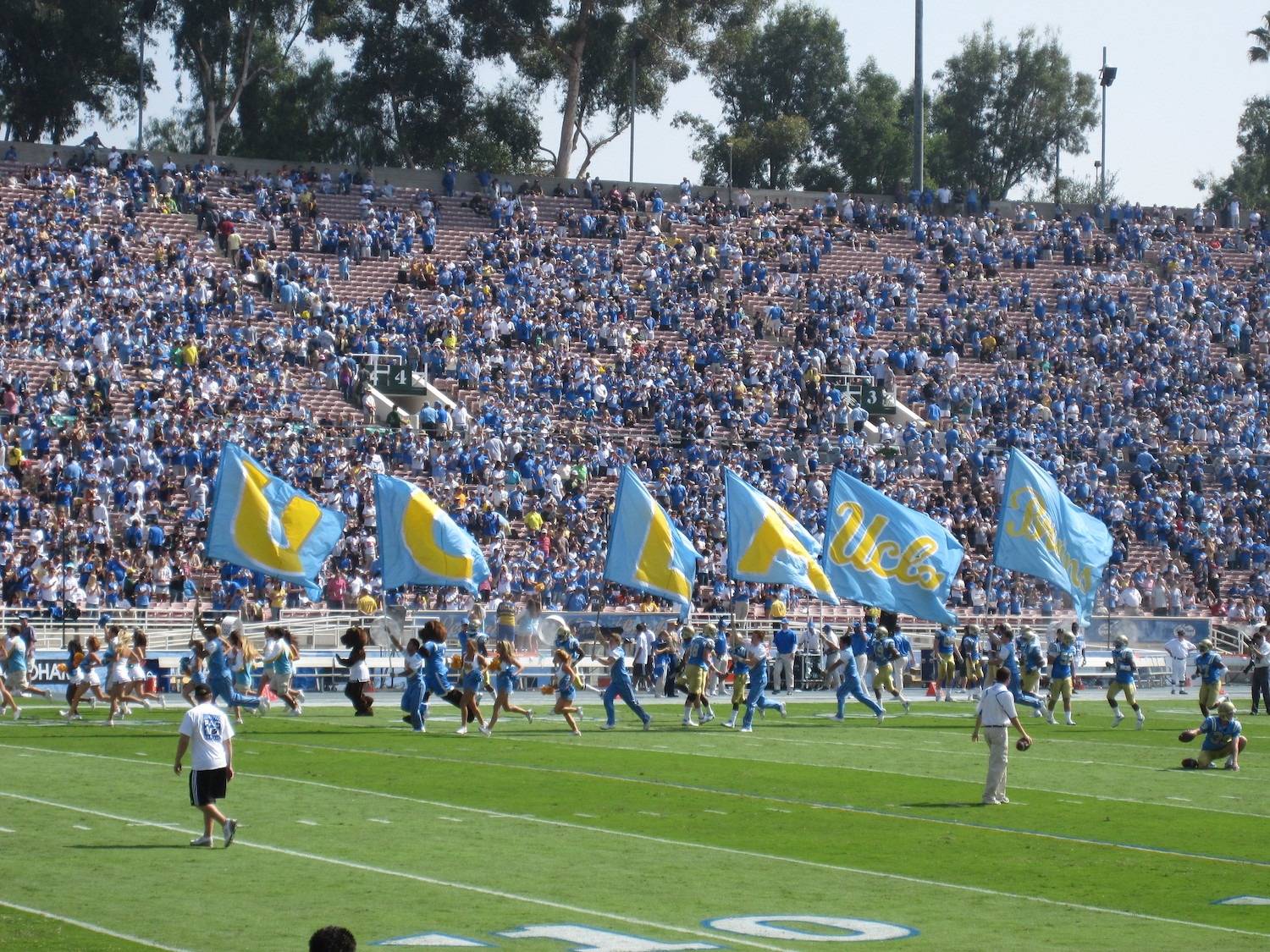 UCLA Bruins Football. Photo Credit: dabruins07 | Under Creative Commons License