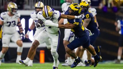 Chargers OTAs: Rookie Linebacker Junior Colson Exits Practice Early with Trainers