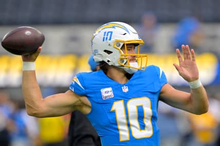 NFL Analyst Urges Los Angeles Chargers to Trade For 2x Pro Bowl WR 3 Los Angeles Chargers, Adam Thielen