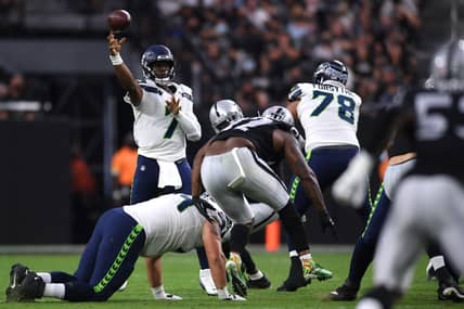Las Vegas Raiders Finalize Critical Geno Smith New Contract Details 8 NFL: Seattle Seahawks at Las Vegas Raiders