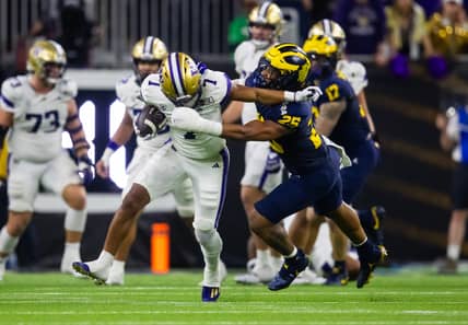Chargers OTAs: Rookie Linebacker Junior Colson Exits Practice Early with Trainers 6 NCAA Football: CFP National Championship-Washington at Michigan