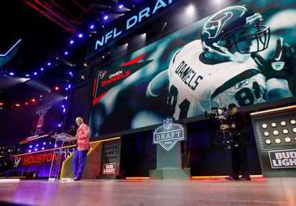First USC Trojans Player Selected In NFL Draft, And His Draft Party Looked Epic 4 First USC Trojans Player Selected In NFL Draft | Jaylin Smith