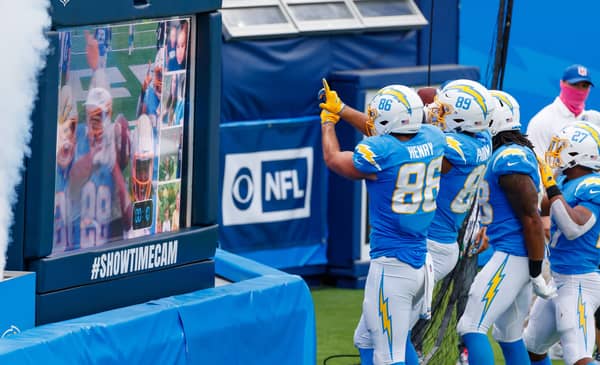 Making The Case For And Against A Hunter Henry Extension 2 ElWrVWSVgAEsCzN