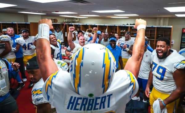 Chargers Pull Off Upset Win Over Division Rival Chiefs 2 Herbert