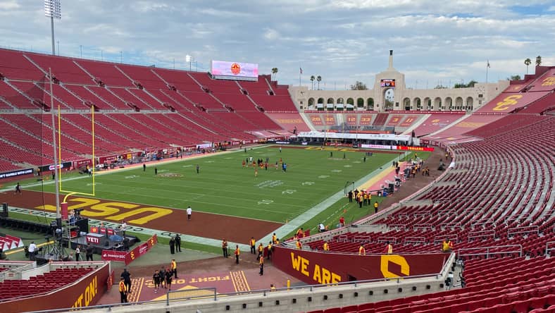 USC vs Stanford Halftime Update: USC Offense Surgical, Defense Flying All Over The Field 2 USC vs Stanford Halftime Update. Live from the LA Coliseum.