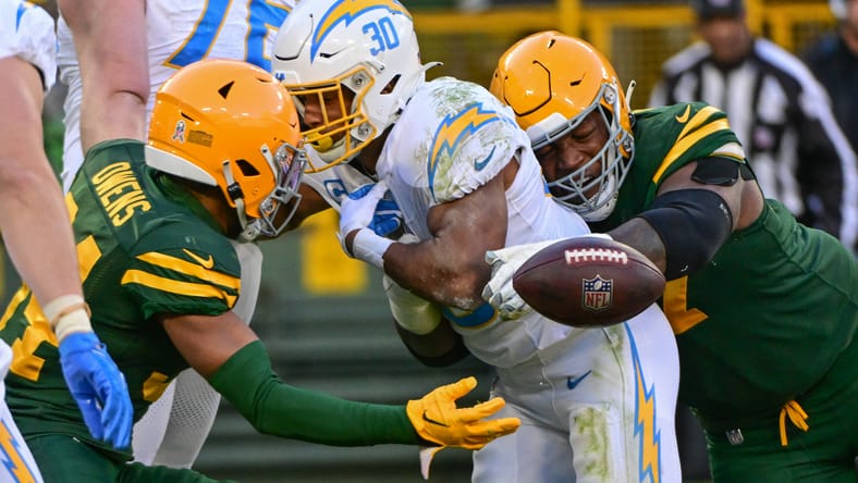 Chargers Vs Chiefs: 3 Matchups To Watch In Week 18 Â 4 NFL: Los Angeles Chargers at Green Bay Packers