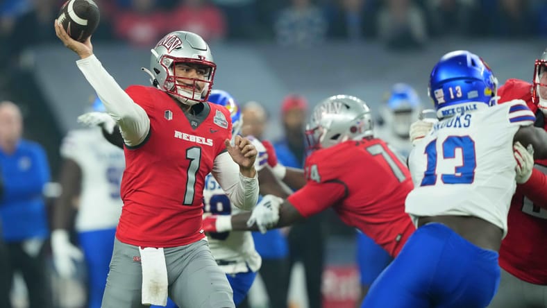 USC Football: Lincoln Riley Undecided On Starting QB, 'I'm Really Excited About The Room' 4 NCAA Football: Guaranteed Rate Bowl-Kansas at UNLV