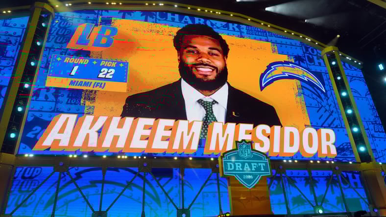 Chargers Draft OLB Akheem Mesidor In Round 1