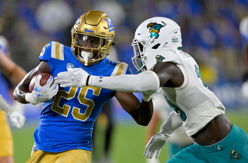 NCAA Football: Coastal Carolina at UCLA Bruins