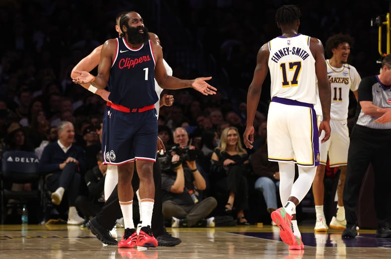 Los Angeles Clippers Urged To Reconsider Commitment To Aging All-Star 3 NBA: Los Angeles Clippers at Los Angeles Lakers
