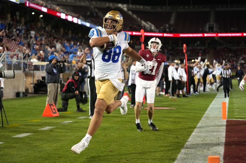 NCAA Football: UCLA Bruins at Los Angeles Rams, Moliki Matavao
