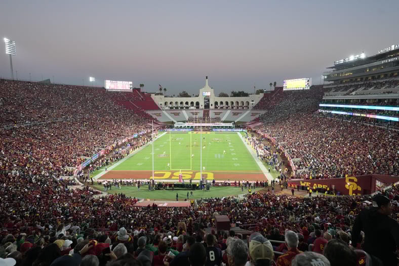 NCAA Football: Notre Dame at USC Football