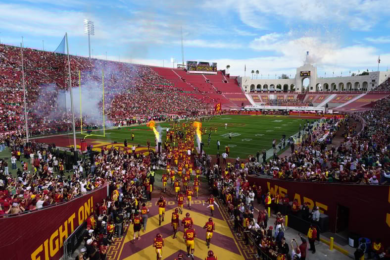 NCAA Football: Notre Dame at USC Trojans
