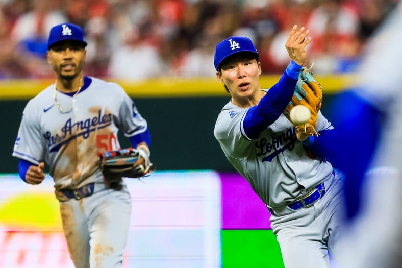 Dodgers Share Injury Updates On 2 Critical Utility Players After Beating Rays 4 MLB: Los Angeles Dodgers at Cincinnati Reds