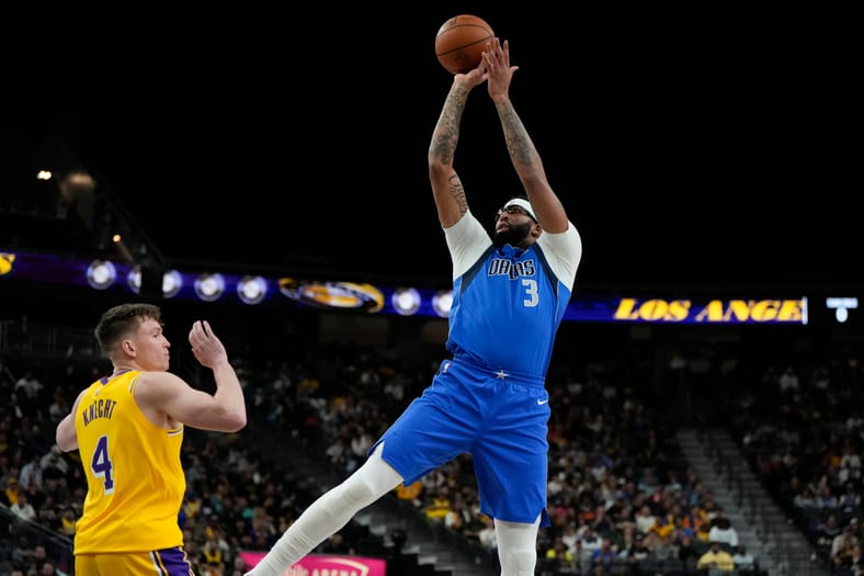 NBA: Preseason-Dallas Mavericks at Los Angeles Lakers