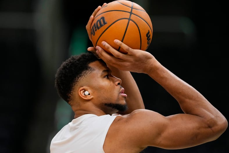 NBA: Los Angeles Lakers at Milwaukee Bucks