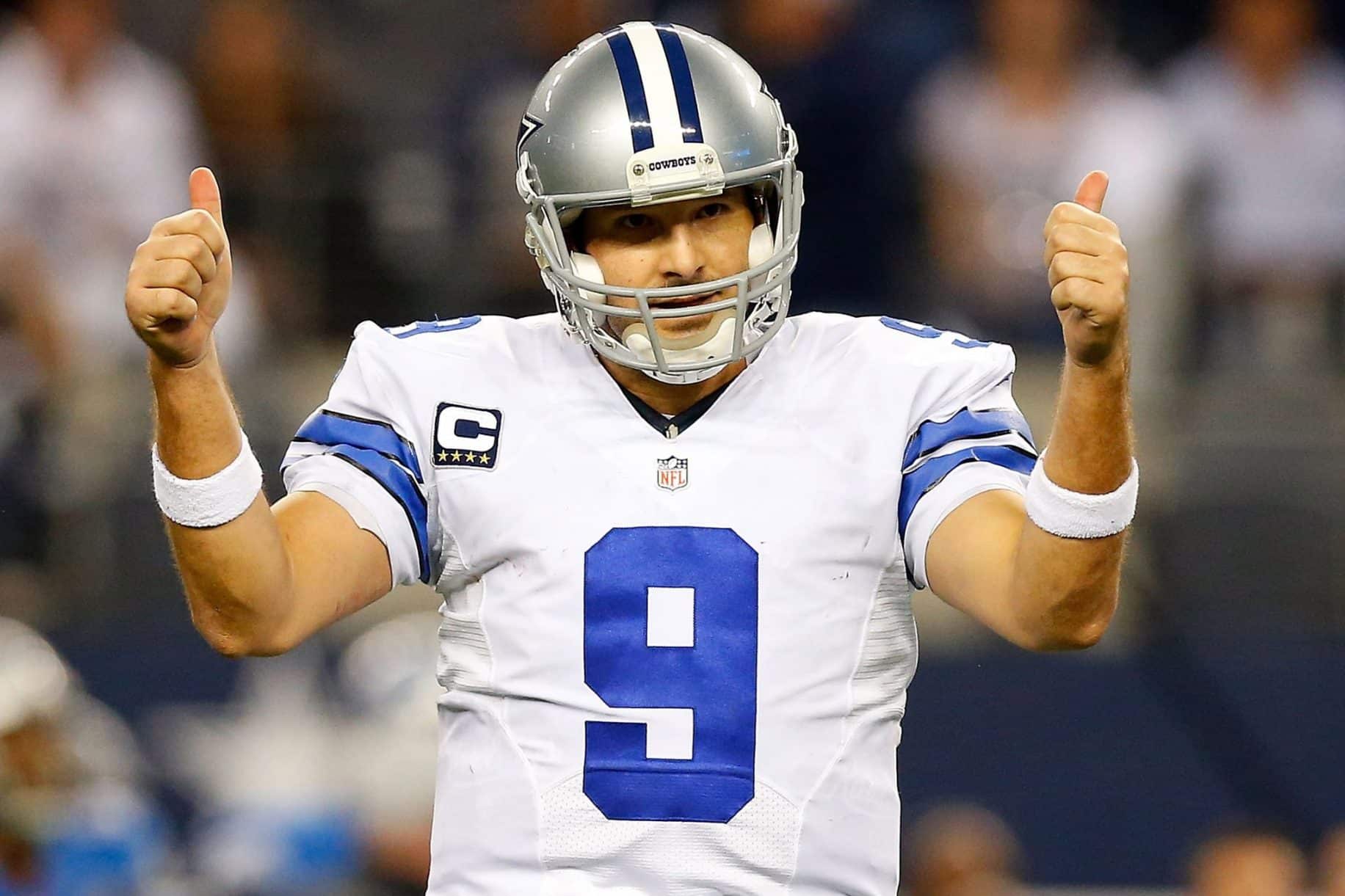 Dallas Cowboys Quarterback Tony Romo (Photo by Tom Pennington/Getty Images)