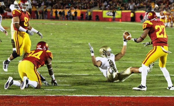 Notre Dame vs USC At The Los Angeles Coliseum. Photo Credit: Neon Tommy | Under Creative Commons License