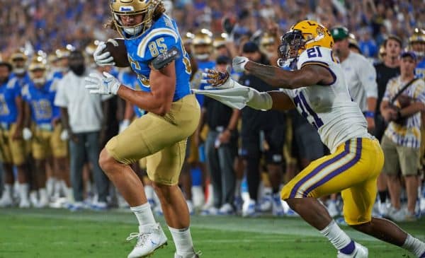 UCLA Bruins Tight End Greg Dulcich. Photo Credit: Don Liebig/ASUCLA