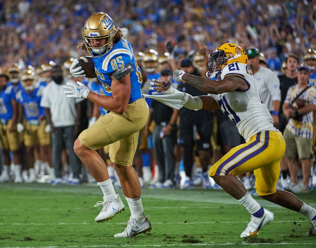 UCLA Bruins Tight End Greg Dulcich. Photo Credit: Don Liebig/ASUCLA