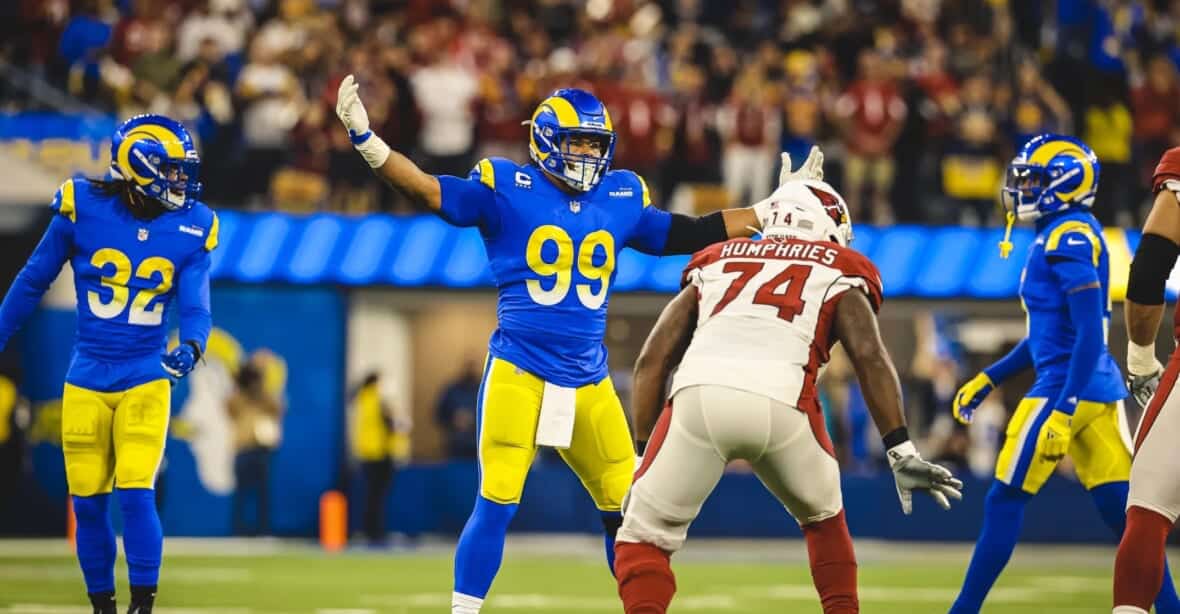 Los Angeles Rams Defensive End <strong><a rel=