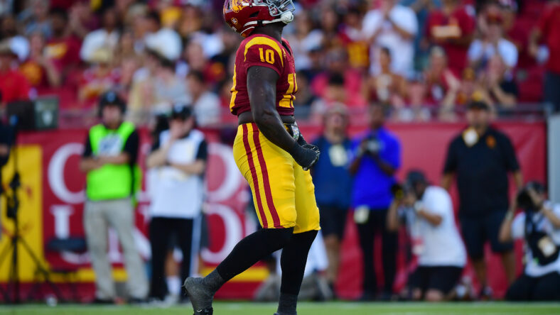 Shorthanded USC Defense Shines In 66-14 Drubbing Over Nevada 1 USC Defense