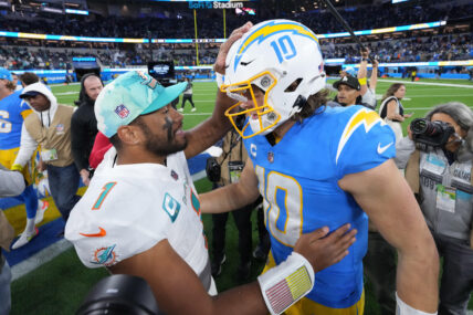 Dolphins vs. Chargers: Explosive Offenses Clash in Week 1 Showdown 4 NFL: Miami Dolphins vs. Chargers