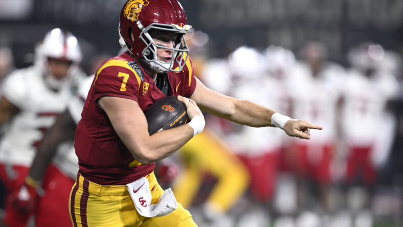 USC Football: Lincoln Riley Undecided On Starting QB, 'I'm Really Excited About The Room' 3 NCAA Football: Holiday Bowl-Louisville at Southern California