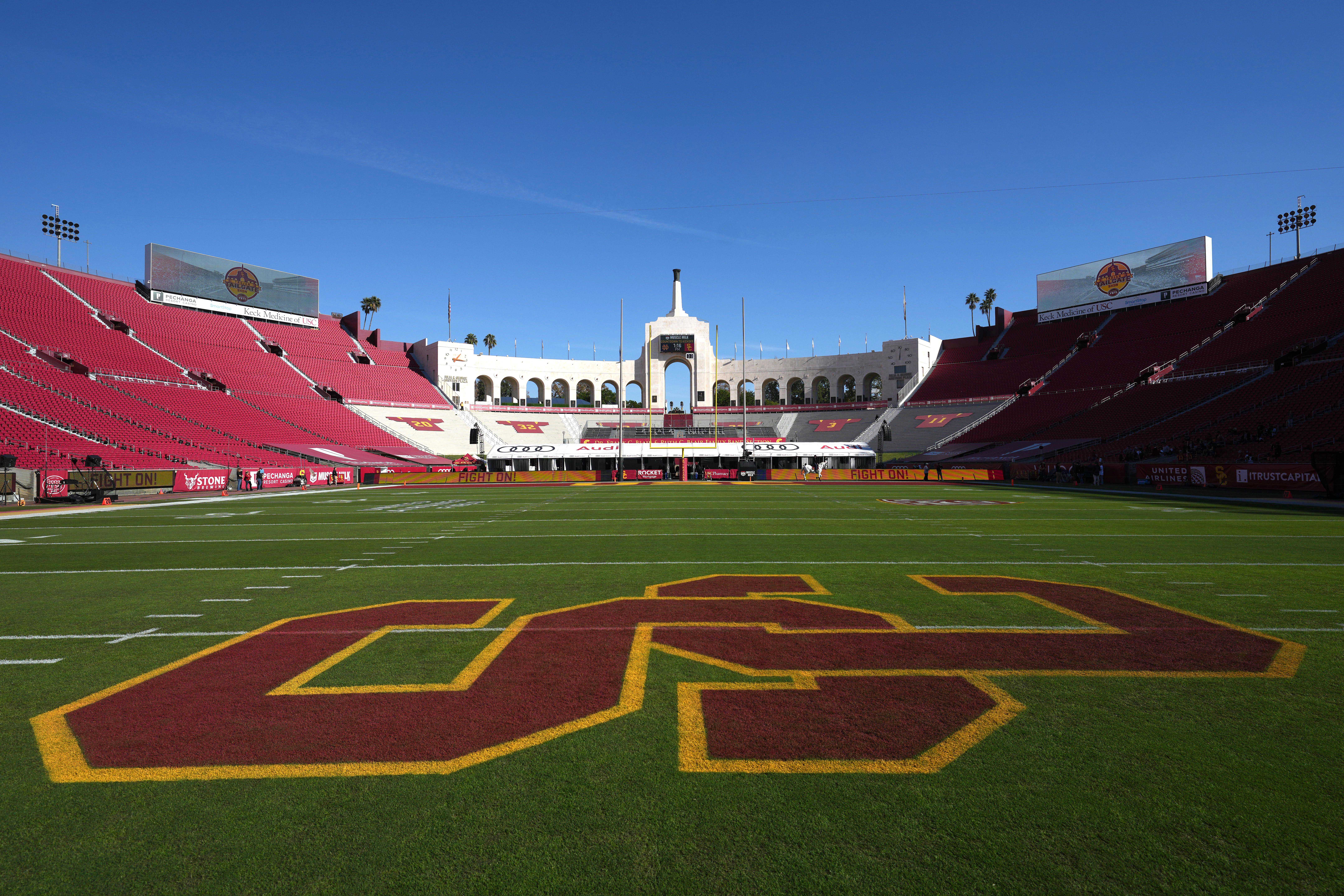 USC Football: Eric Henderson's Immediate Influence on the Defensive Line 3 NCAA Football: Notre Dame at Southern California