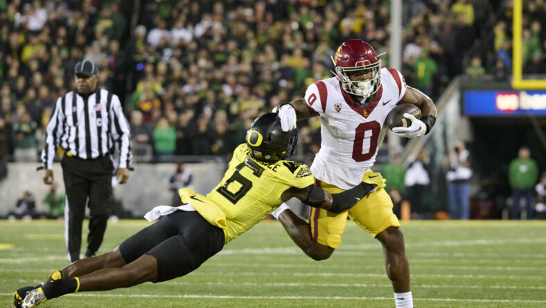 NCAA Football: Southern California at Oregon