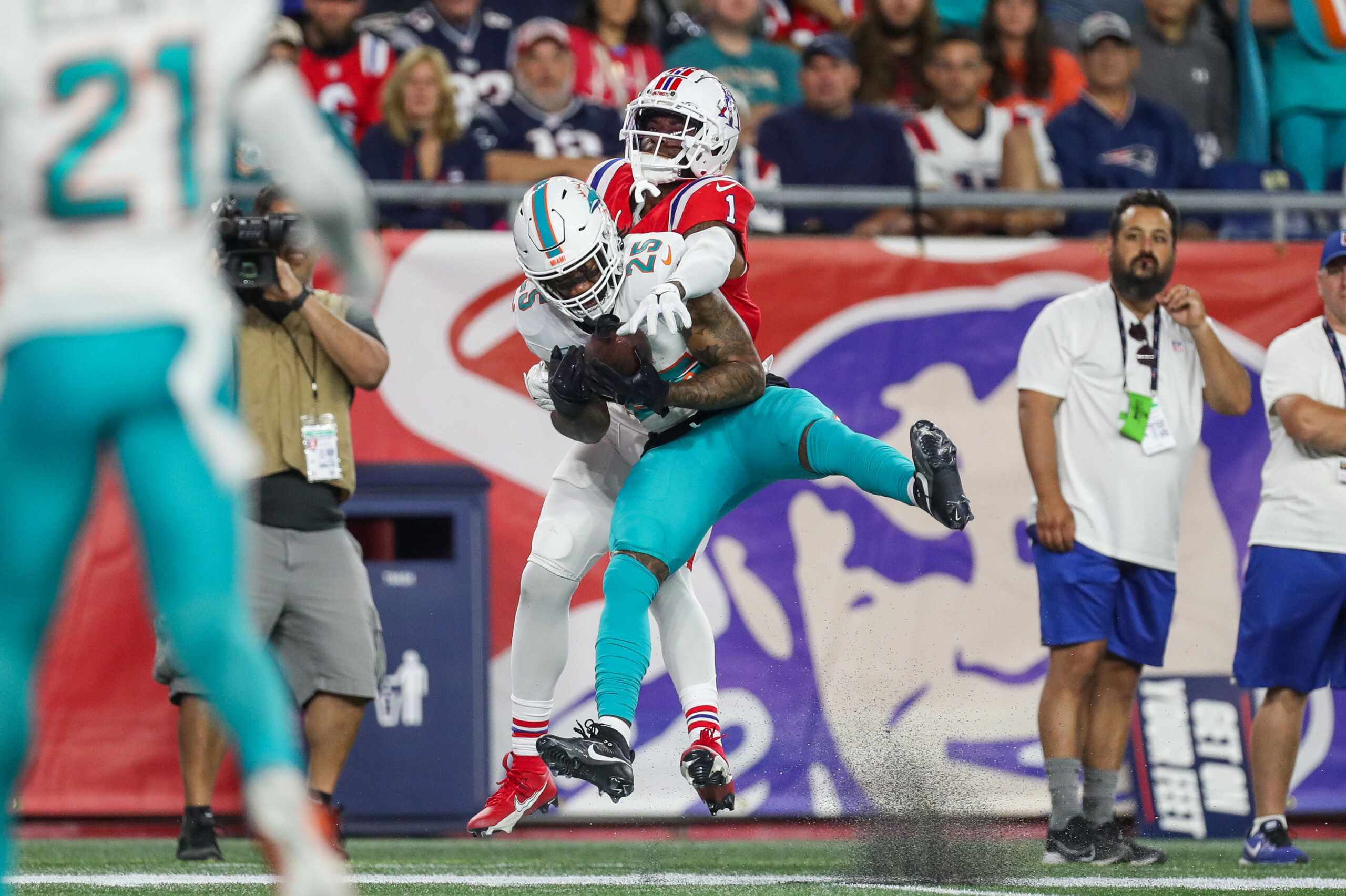 Los Angeles Chargers GM Reveals Draft Priority, "A Position You Never Stop Chasing" 5 NFL: Miami Dolphins at New England Patriots
