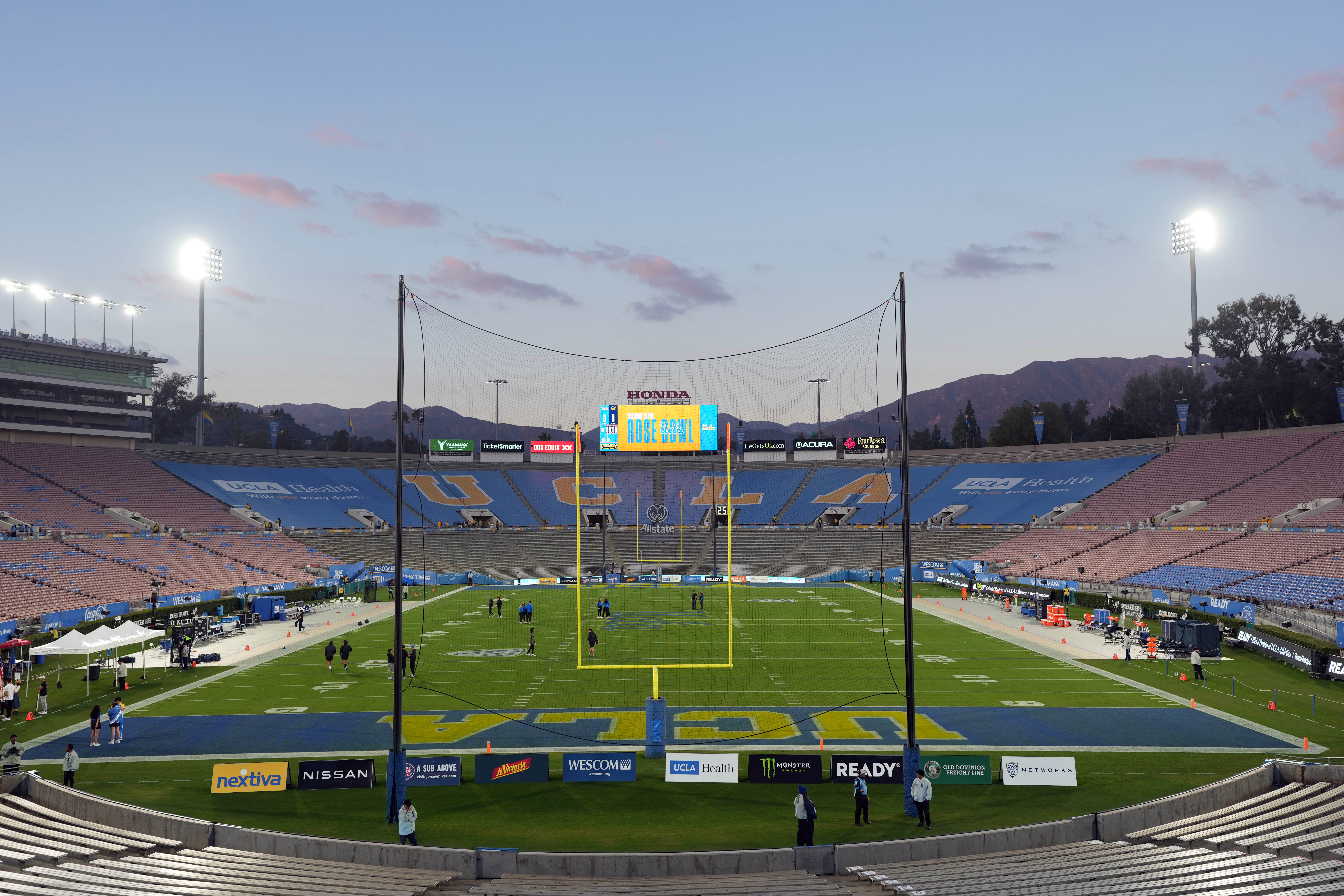 UCLA Football Earns Commitment from Super-Sized 2025 Offensive Tackle Prospect 3 NCAA Football: California at UCLA Bruins | UCLA Football