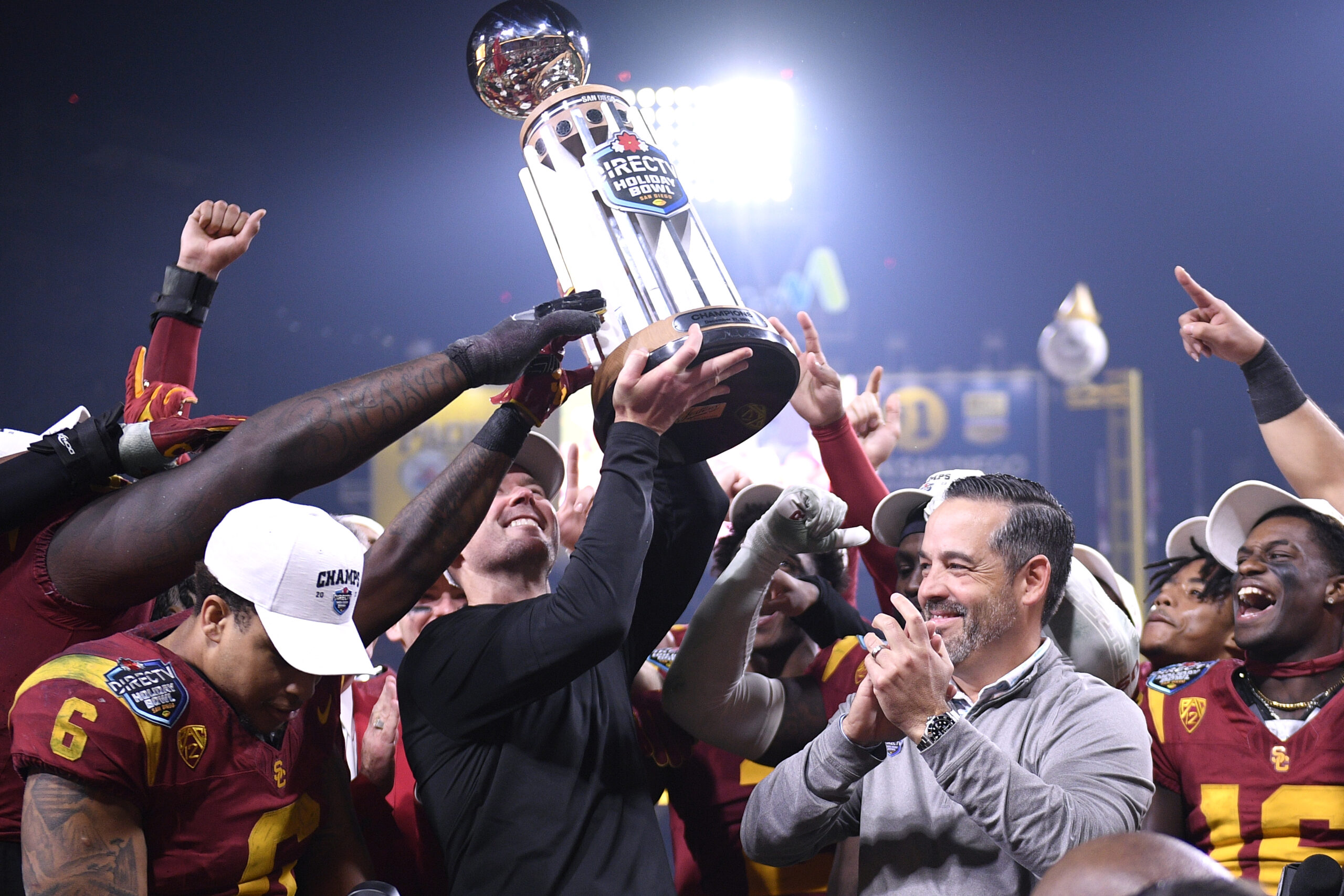 USC Trojans Head Coach Lincoln Riley Named To 2024 Dodd Trophy Preseason Watch List 3 NCAA Football: Holiday Bowl-Louisville at Southern California | USC Trojans Head Coach Lincoln Riley
