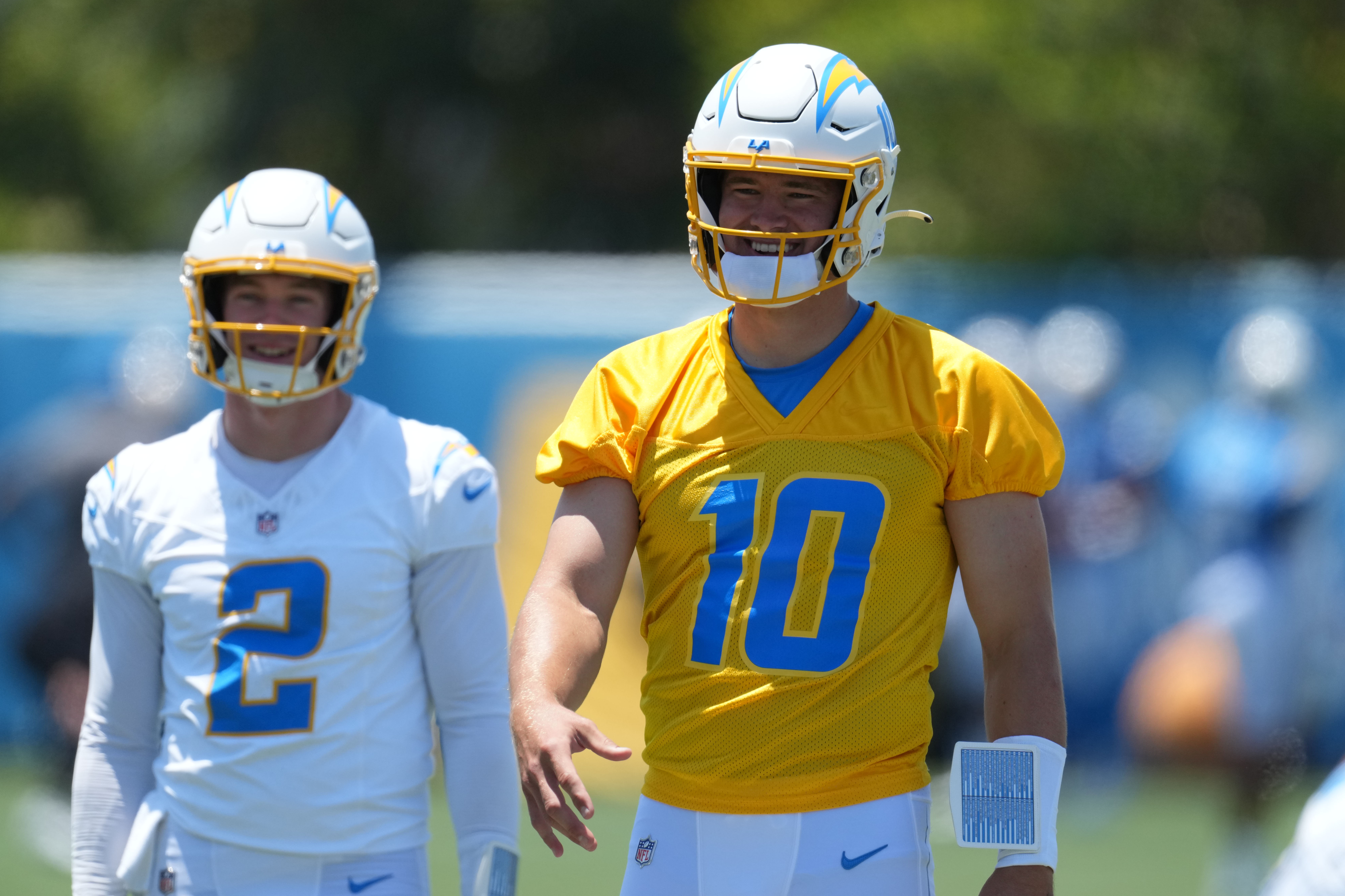 Another NFL Talking Head Blasts Los Angeles Chargers QB Justin Herbert In Ridiculous Way 3 Los Angeles Chargers QB Justin Herbert