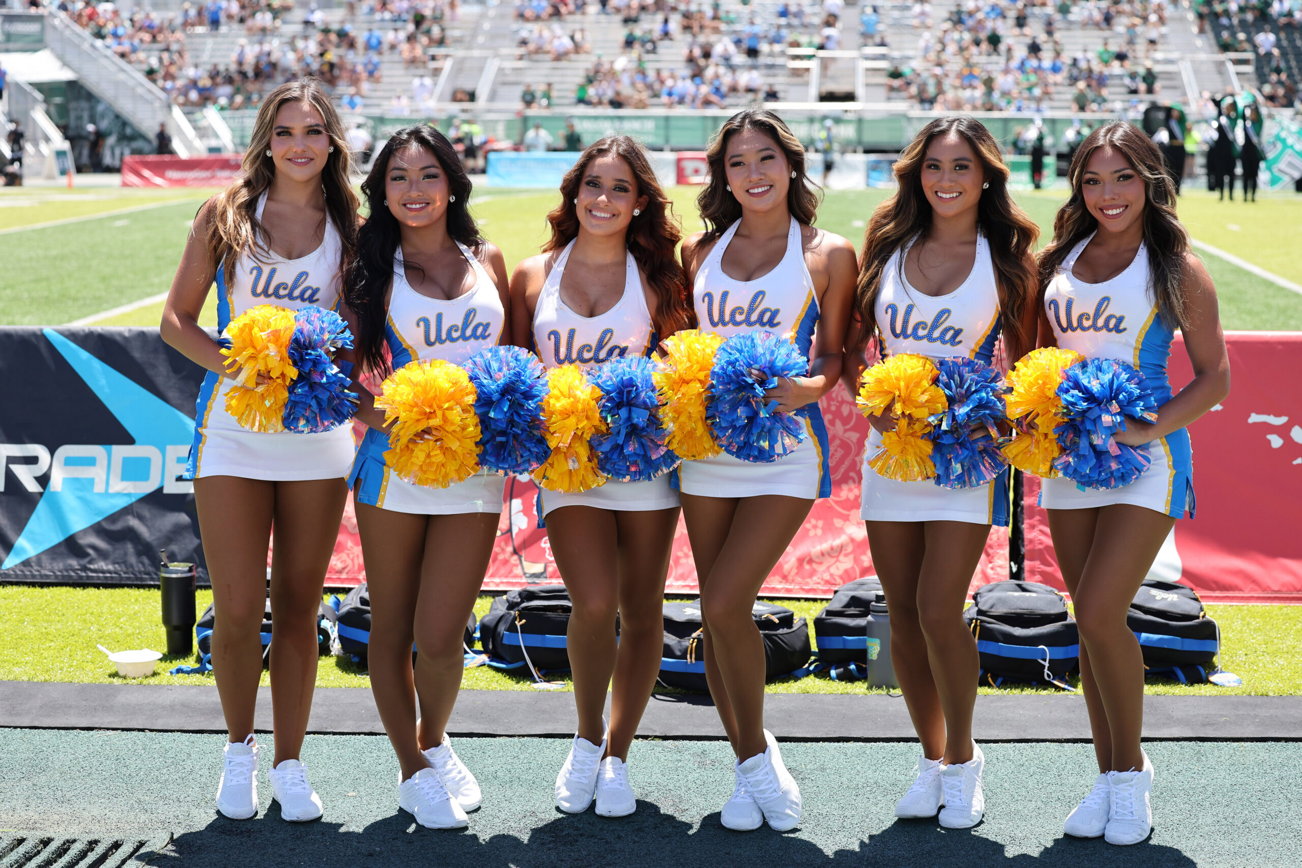 Defensive Line Shines As UCLA Bruins Senior Mauls Hawai'i Offensive Line 4 NCAA Football: UCLA Bruins at Hawaii