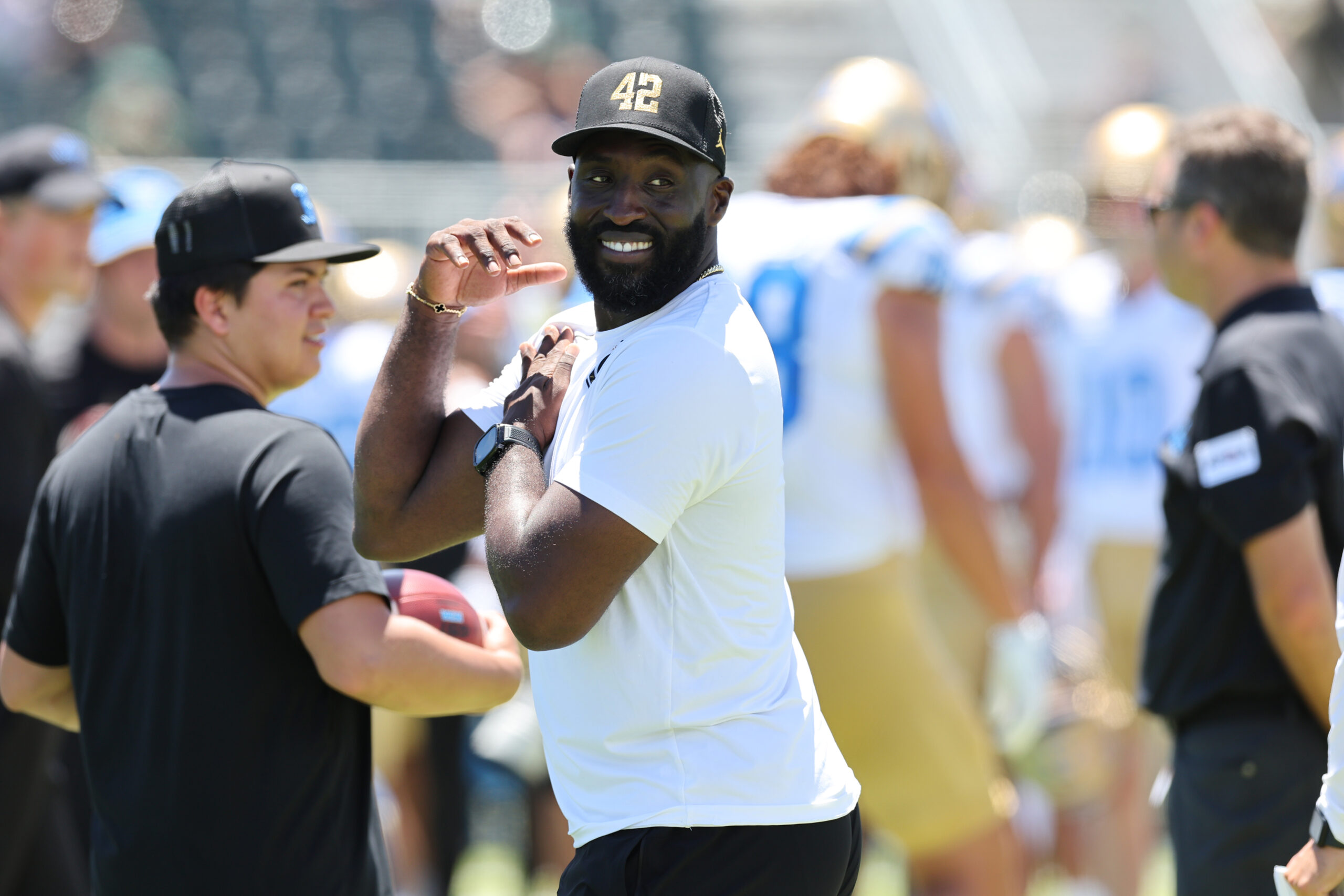 Bruins Sophomore Propells UCLA Football to Victory 3 NCAA Football: UCLA at Hawaii